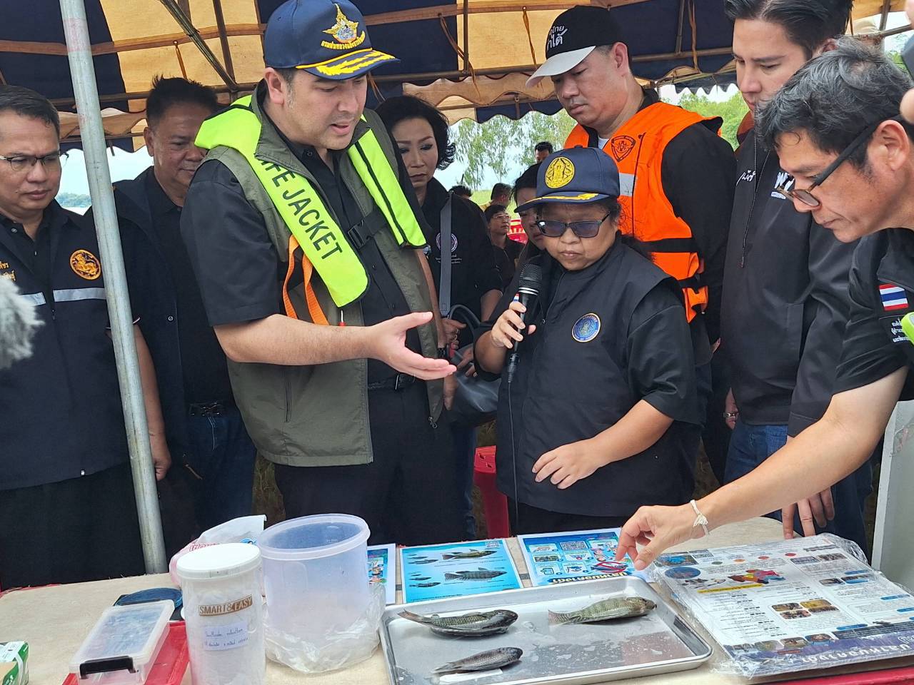 title - รมช.กษ. ลงพื้นที่ติดตามสถานการณ์ปลาหมอคางดำในเขื่อนลำปาว จังหวัดกาฬสินธุ์ 